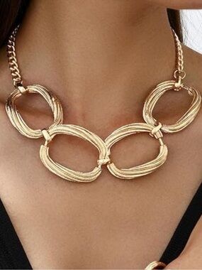 Zara Gold  Chunky Oval-Link  Necklace